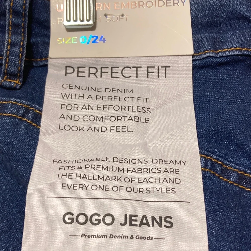 Blue Jeans with Embroidered Design 0‎ NWT